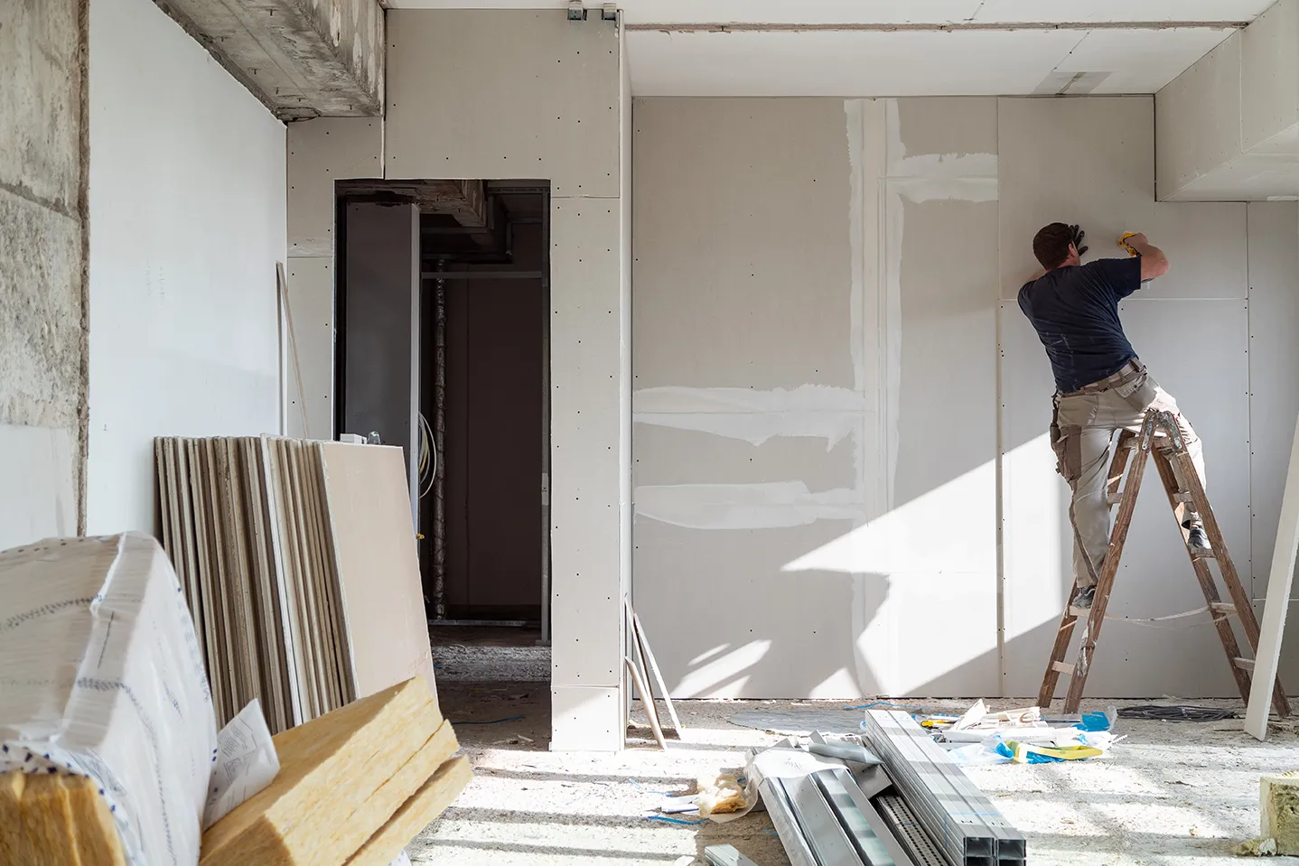 Isolation intérieure et pose de cloison BA13 à Paris 18e – BatiRenov